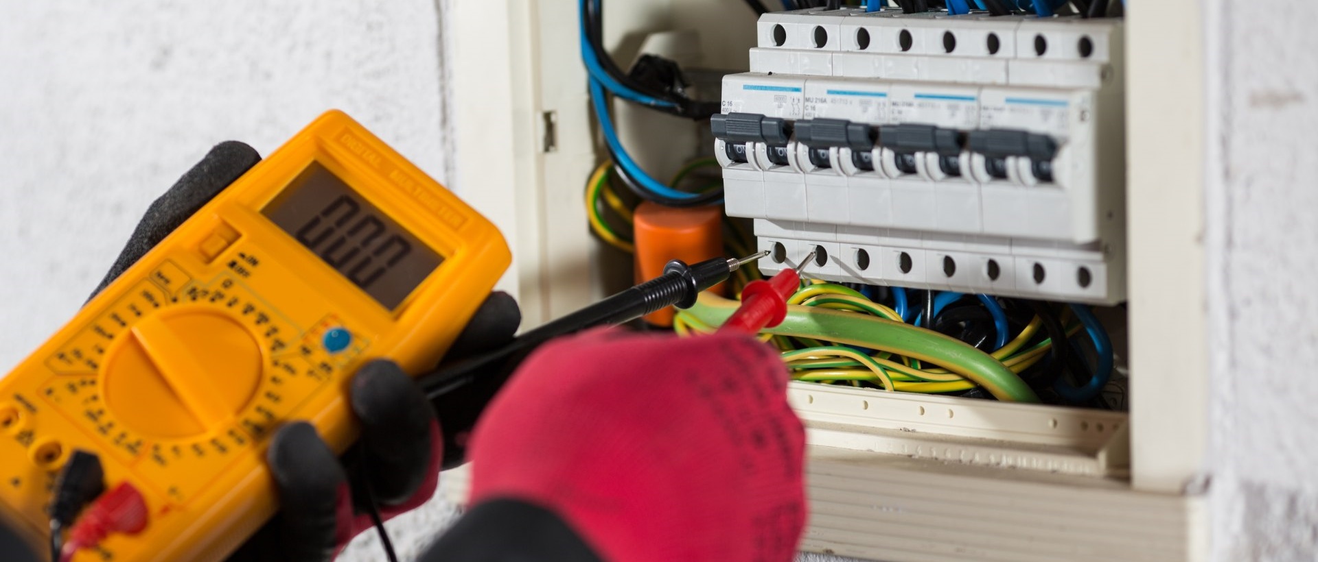 Electricians TW7